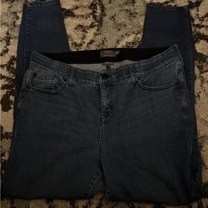 18T Torrid Bombshell Skinny Jeans #9